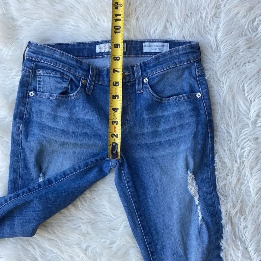 Guess Medium Rise Skinny Distressed Sarah Fit Size 26 - Picture 11 of 12